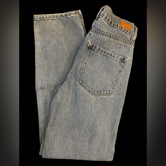 RSQ Women’s High Rise Baggy Jeans - Picture 2 of 2
